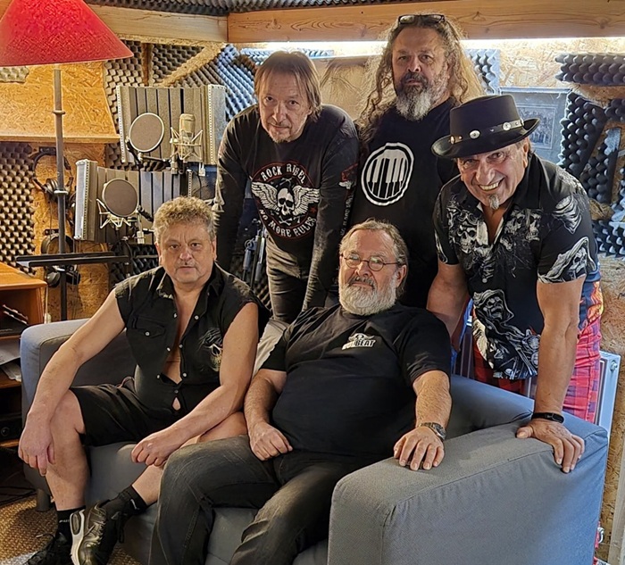 S.A.R.A. Hard and Heavy ve studiu